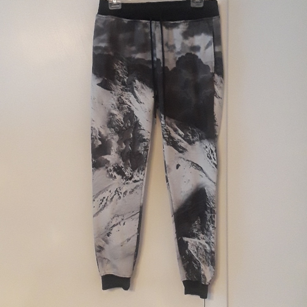 Elwood Size Small Joggers